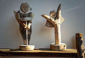 Kunstvolle Holzkunst aus Treibholz. Holzfiguren und Skulpturen für Haus und Garten in Starnberg.